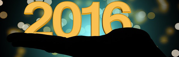 Una mano sosteniendo al año 2016 que inicia. Imagen cortesía de: Pixabay | geralt.