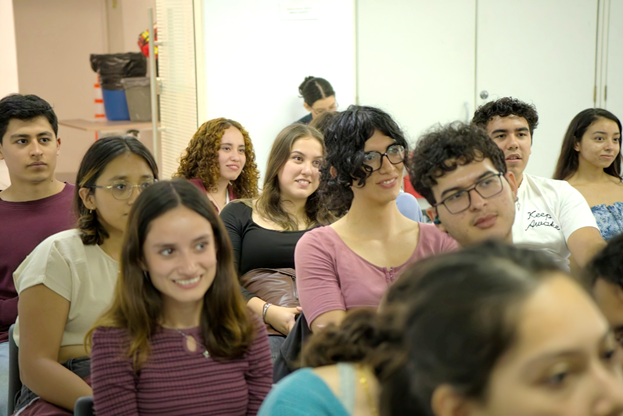 Charla de Black Lions con estudiantes en CUCEI
